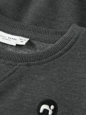 NAME IT Sweatshirt 'NMMVIMO' in Grau
