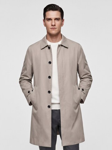 ALLTHEMEN Between-Seasons Coat 'Hauch' in Beige