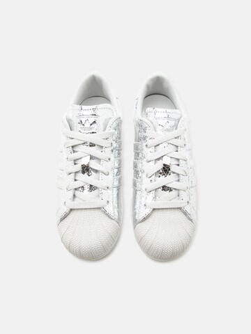 sidabrinė ADIDAS ORIGINALS Sportbačiai be auliuko 'SUPERSTAR'