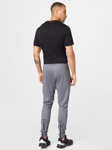 Effilé Pantalon de sport Reebok en gris