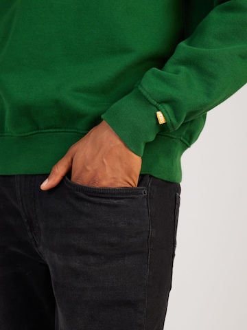LEVI'S ® - Sweatshirt 'Gold Tab Crew' em verde