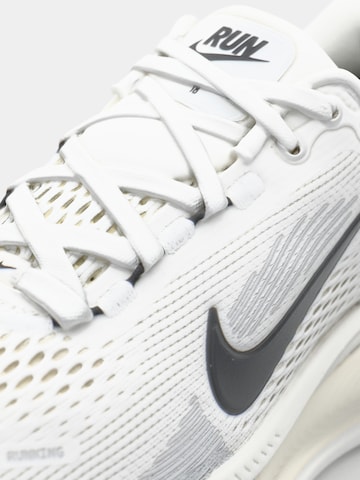 NIKE Running shoe 'VOMERO 18' in White