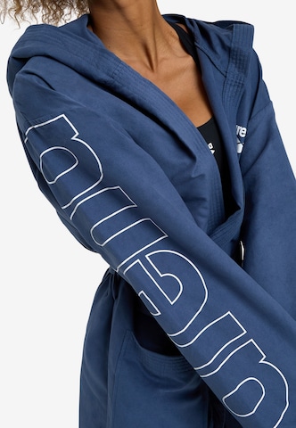 ARENA Спортен халат за баня 'Zeal Plus' в синьо
