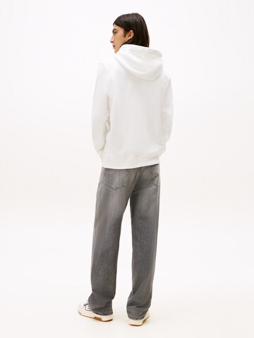 Tommy Jeans Свитшот в Белый