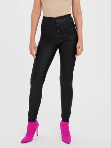 VERO MODA Skinny Jeans 'SANDY' in Zwart: voorkant
