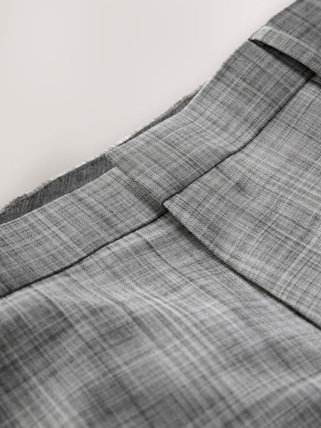 Regular Pantalon à plis 'Motionflex' Next en gris