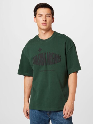 Tricou 'CHASING DREAMS' de la Pequs pe verde: față