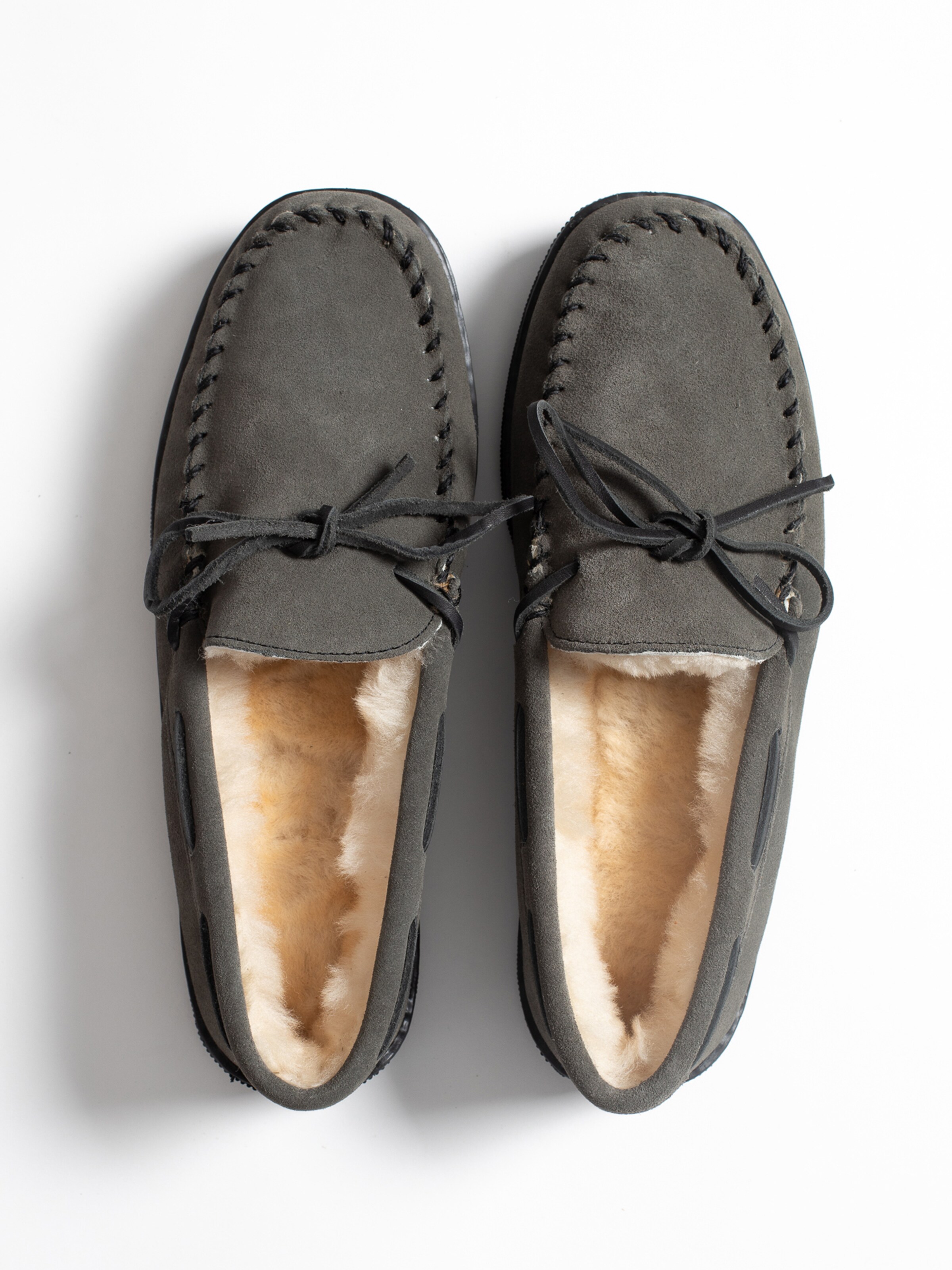 Minnetonka Mokassin in Grau