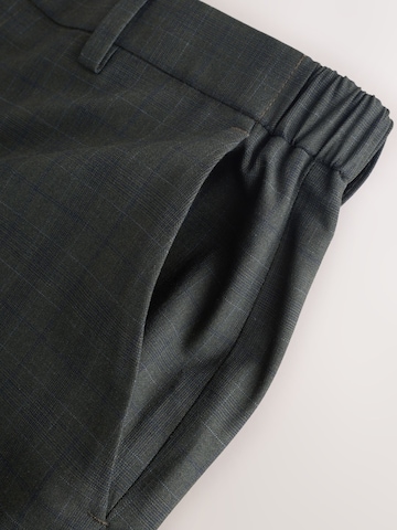 Slimfit Pantaloni con piega frontale 'Motionflex' di Next in verde