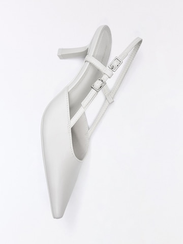 Bershka Slingpumps in Wit