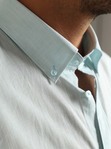 Suitable Slim fit Button Up Shirt in Green