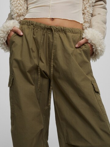 Pull&Bear Loose fit Cargo Pants in Green