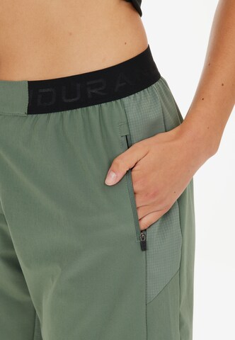 ENDURANCE Regular Sportshorts 'Macbeth' in Grün