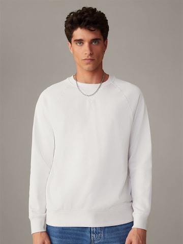 STRELLSON Sweatshirt 'Oscar' in Wit: voorkant