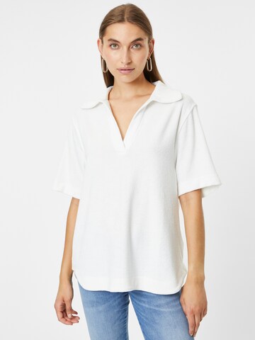 Gina Tricot Тениска 'Everly' в бяло: отпред