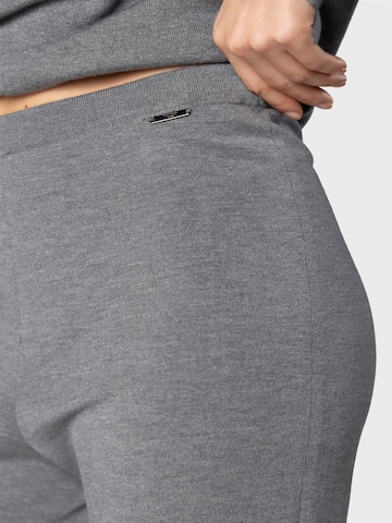 regular Pantaloni ' ' di NAULOVER in grigio: lato