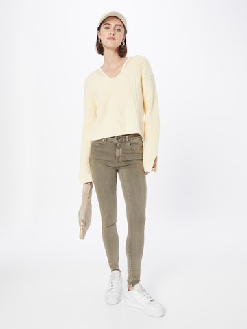 VILA Skinny Jeans 'AMY' in Brown