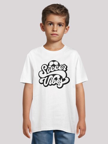 T-Shirt 'Soccer Vibes Typography Sporty Graphic' F4NT4STIC en blanc : devant