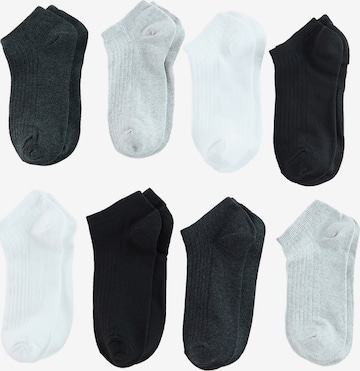 TrendyolČarape - siva boja: prednji dio