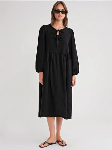 MixRay Kleid in Schwarz: Vorderseite