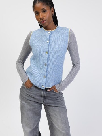 BROKE + SCHÖN Knitted Vest in Blue