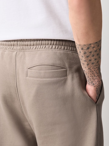 Next Tapered Hose in Grau