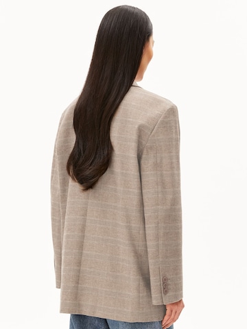 ARMEDANGELS Blazer CHECK OVERSIZED in Braun