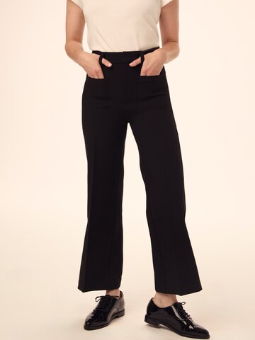 Daahls by Emma Roberts exclusively for ABOUT YOU Широкий Плиссированные брюки 'Kora' в Черный