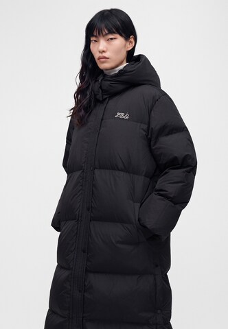 Karl Lagerfeld Talvemantel 'ESSENTIAL', värv must