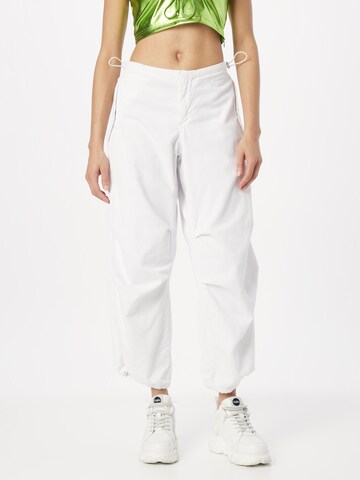 BDG Urban Outfitters Tapered Παντελόνι σε λευκό: μπροστά