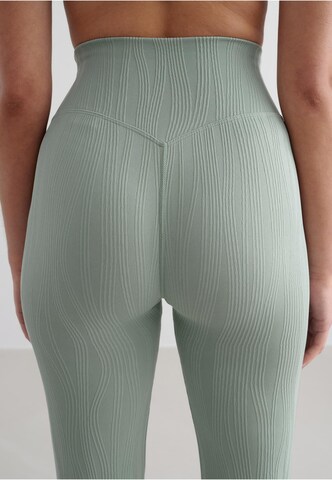 Flared Pantaloni di Aim'n in verde