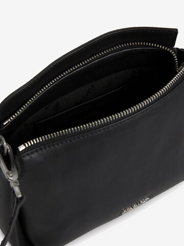Calvin Klein Чанта за през рамо в черно