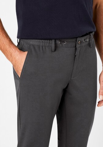 REDPOINT Slim fit Chino Pants in Black