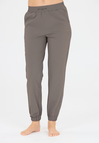 Athlecia Tapered Sporthose 'Hero' in Braun