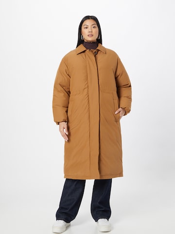 LEVI'S ® - Sobretudo de inverno 'Puffer Trench' em castanho: frente