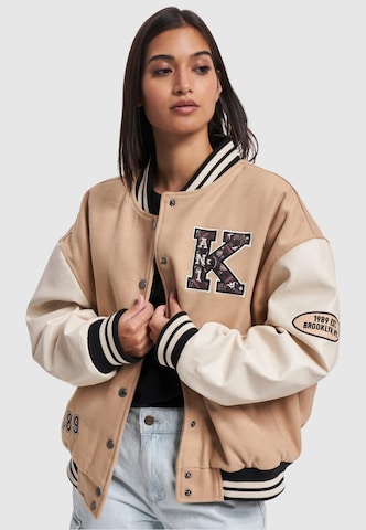 Veste mi-saison Karl Kani en beige : devant