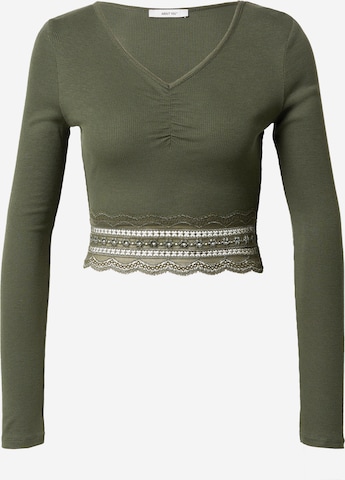 ABOUT YOU Shirt 'Nicola' in Groen: voorkant