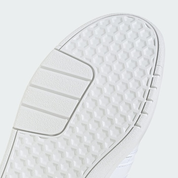 ADIDAS SPORTSWEAR - Sapatilhas baixas 'COURTWAVE' em branco
