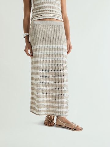 Scalpers Rock in Beige