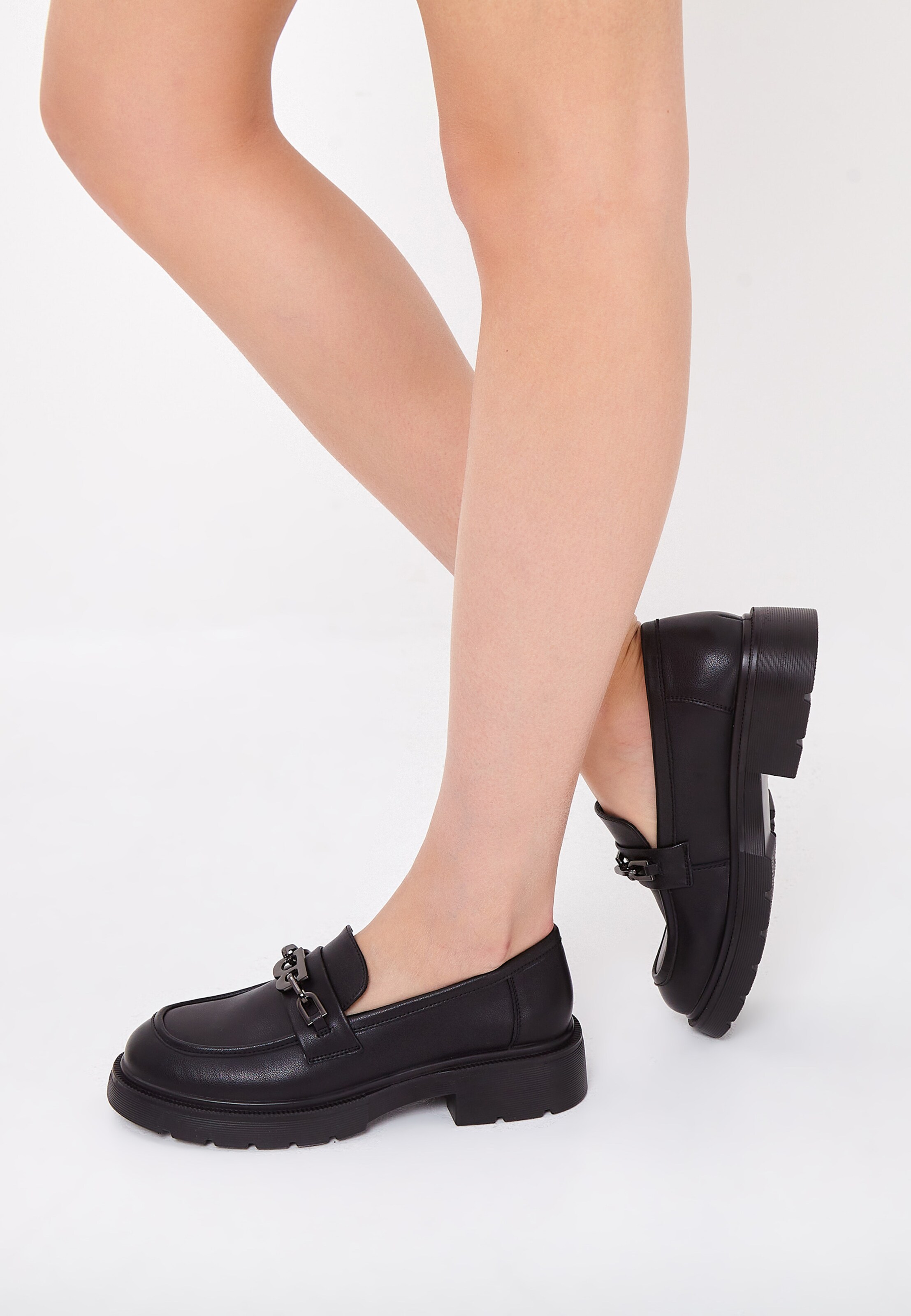 Chaussure basse CESARE GASPARI en noir