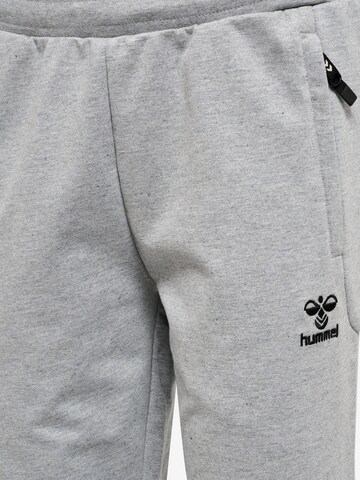 Hummel Tapered Workout Pants in Grey