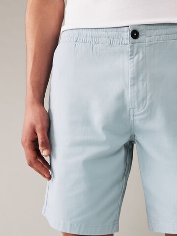 regular Pantaloni chino di Next in blu