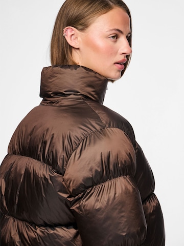 PIECES - Chaqueta de invierno 'PCMilla' en marrón