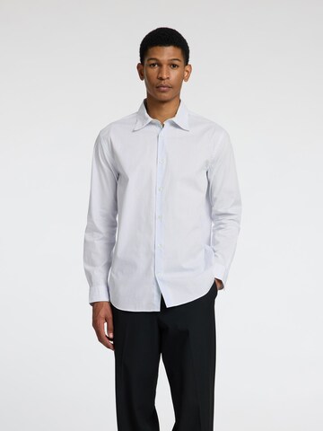 Coupe regular Chemise SELECTED HOMME en blanc : devant