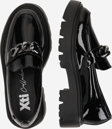 Xti Classic Flats in Black