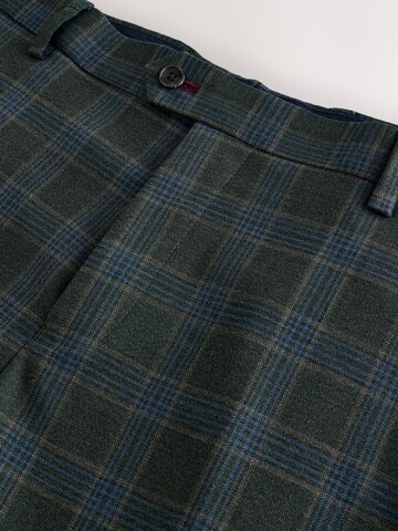 Slimfit Pantaloni con pieghe di Next in verde