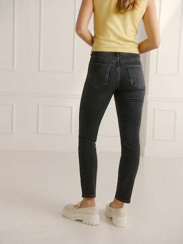 Guido Maria Kretschmer Women Regular Jeans 'Regina' in Grey