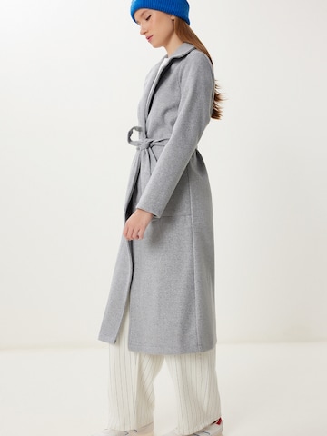 Cappotto di mezza stagione di Happiness İstanbul in grigio