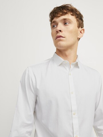 JACK & JONES - Ajuste estrecho Camisa 'JPRBLACardiff' en blanco