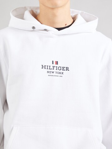 TOMMY HILFIGER Свитшот в Белый